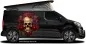 Preview: Autoaufkleber Goldener Totenkopf mit Rosen auf dunklem Van