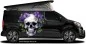 Preview: Autoaufkleber Totenkopf mit Blumenranken auf dunklem Van