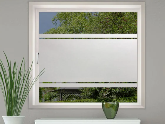 Sichtschutz Milchglasfolie mit zwei Streifen auf Fenster
