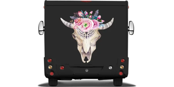 Autoaufkleber Floraler Tierschädelknochen auf Heck von dunklem Wohnmobil oder Wohnwagen