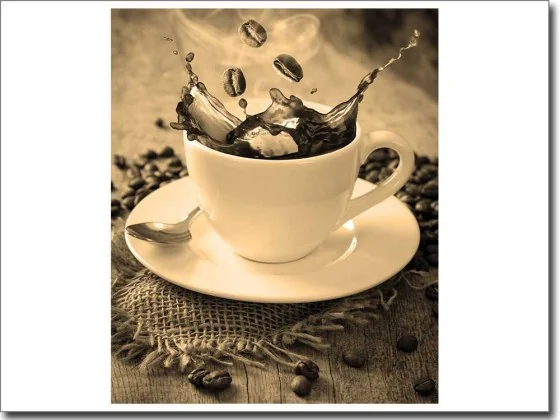 Foto auf Glas mit Kaffee und Kaffeebohnen in sepia