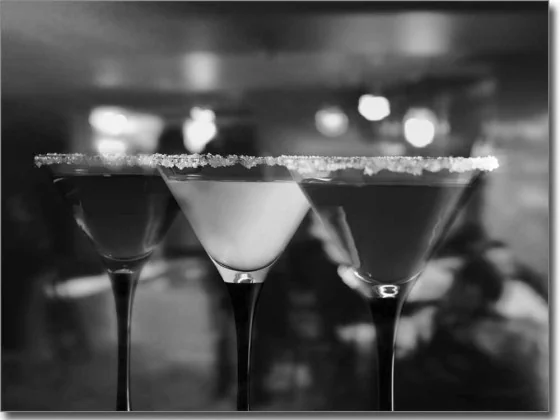 Glasbild mit Cocktail Motiv in schwarz weiß