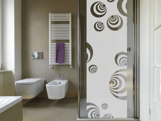 Glastür Milchglsasfolie Bälle auf Duschabtrennung