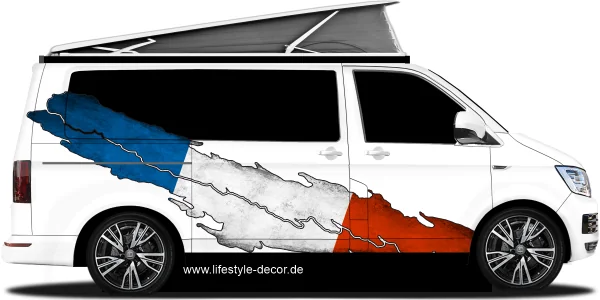 Auto Flaggenaufkleber Frankreich auf Fahrzeugseite von Camper