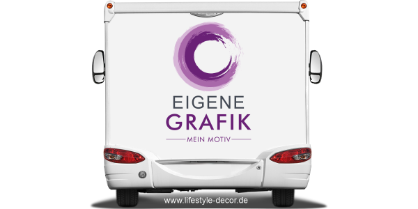 Preview: Autoaufkleber Eigene Grafik mehrfarbig auf hellem Wohnmobil Heck