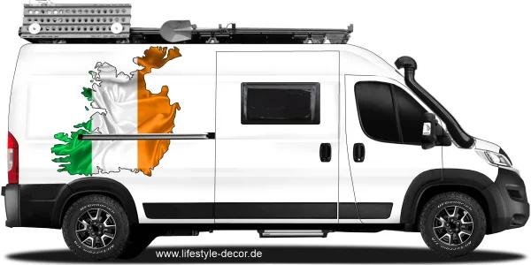 Autoaufkleber Fahne von Irland als Silhouette auf Fahrzeugseite von Camper