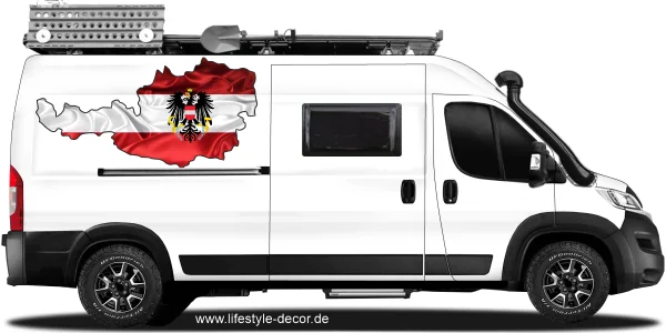 Autoaufkleber Fahne von Österreich als Silhouette auf Fahrzeugseite von Camper