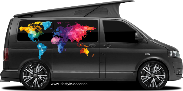 Autoaufkleber farbige Weltkarte aus Polygonen auf dunklem Camper
