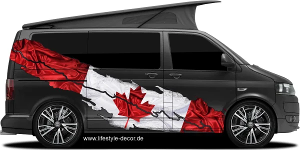 Autoaufkleber Flagge von Kanada auf Fahrzeugseite von dunklem Campervan
