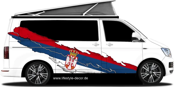 Autoaufkleber Flagge Serbiens auf Fahrzeugseite von Camper