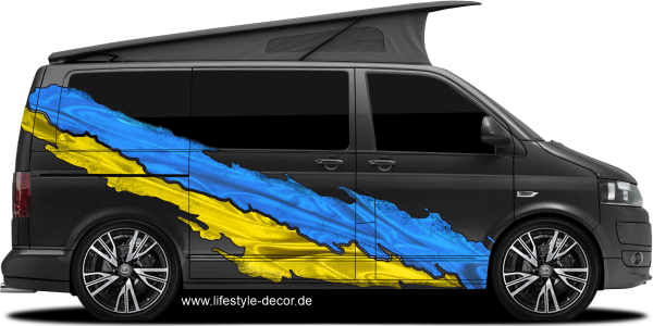 Preview: Autoaufkleber Flagge Ukraine Preview: Autoaufkleber Flagge der Ukraine auf Fahrzeugseite von dunklem Campervan