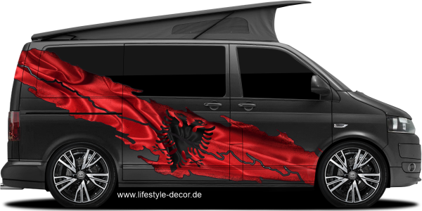 Preview: Autoaufkleber Flagge von Albanien Preview: Autoaufkleber Flagge von Albanien auf Fahrzeugseite von dunklem Campervan