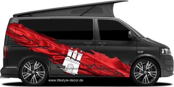 Autoaufkleber Flagge von Hamburg auf Fahrzeugseite von dunklem Campervan