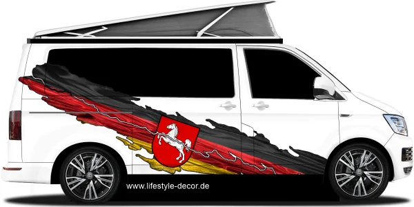 Autoaufkleber die Fahne von Niedersachsen auf Fahrzeugseite von Camper