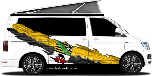 Autoaufkleber Flagge von Sachsen-Anhalt auf Fahrzeugseite von Camper