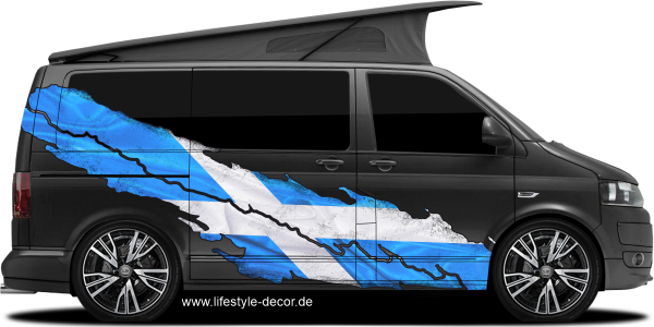 Preview: Autoaufkleber Flagge von Schottland Preview: Flagge von Schottland als Autoaufkleber auf Fahrzeugseite von dunklem Campervan