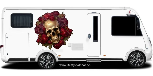 Autoaufkleber Goldener Totenkopf mit Rosen auf hellem Wohnmobil