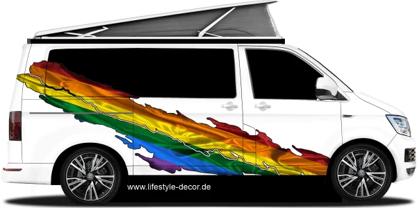 Autoaufkleber Regenbogenflagge LGBTQ auf Fahrzeugseite von Camper