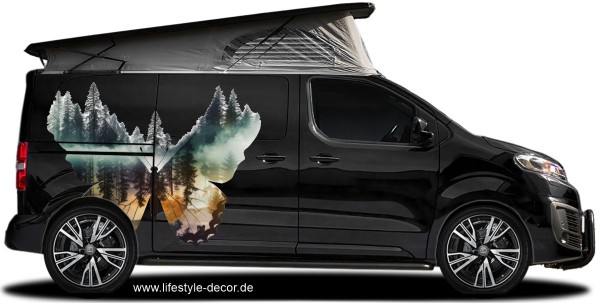 Preview: Autoaufkleber Schmetterling Walddesign Preview: Autoaufkleber Schmetterling Walddesign auf dunklem Van