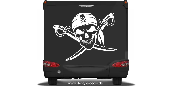 Autoaufkleber Totenkopf mit gekreuzten Säbel auf dunklem Heck - Ansicht Farbauswahl