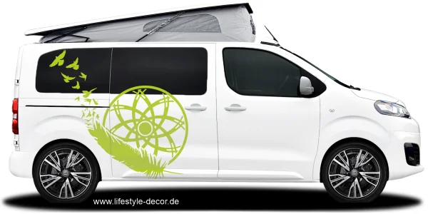 Autodekor mit Traumfänger und Feder