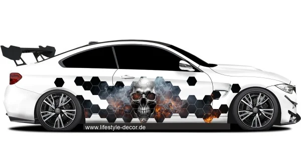 Autodekor Totenkopf in Flammen auf Sportwagen