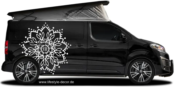 Dekorativer Mandalasticker fürs Auto auf dunklem Camper - Ansicht Farbauswahl