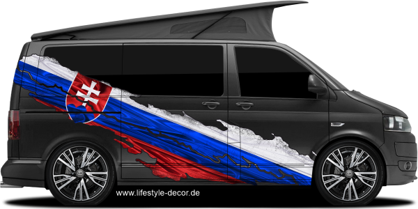 Preview: Autotattoo mit der Fahne von der Slowakei auf Fahrzeugseite von dunklem Campervan
