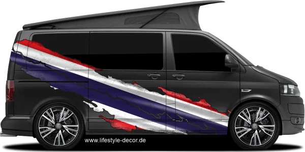 Autoaufkleber die Flagge Thailands auf Fahrzeugseite von dunklem Campervan