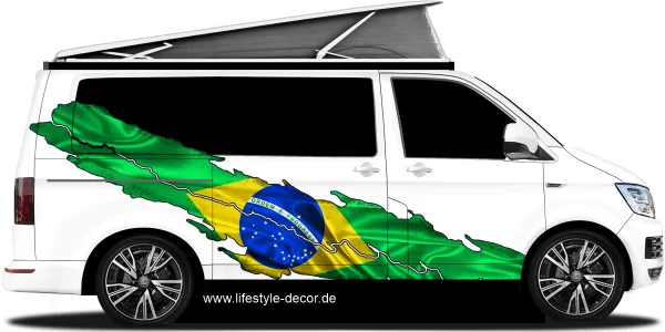 Autoaufkleber mit der Fahne von Brasilien auf Fahrzeugseite von Camper