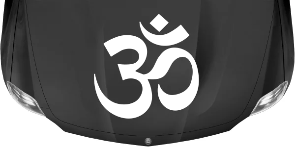 Autotattoo Om auf Motorhaube