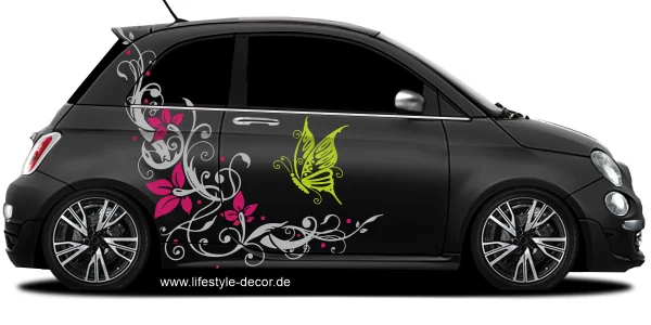 Bunter Autoaufkleber Traumornament Schmetterling auf dunklem PKW