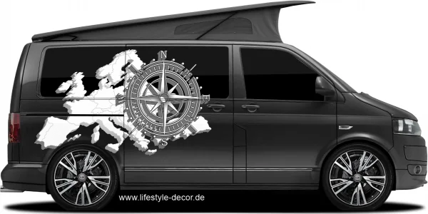 Aufkleber Windrose auf Europakarte dunkles Auto