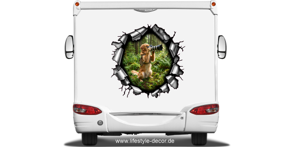 Preview: Eigenes Foto als Hundeaufkleber Metallloch auf hellem Heck eines Wohnmobils