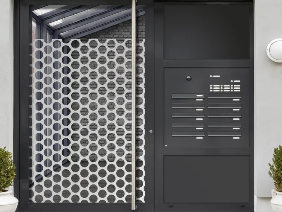 Fensterfolie Kreismuster auf Haustür