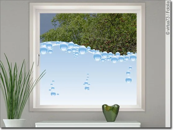 Milchglas Fensterfolie mit Wasserperlen