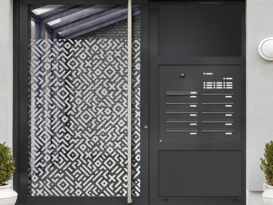 Preview: Fensterfolie Pixelmuster auf Haustür