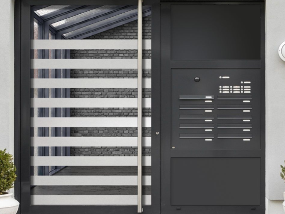 Preview: Fensterfolie Streifen 10/10 auf Haustür