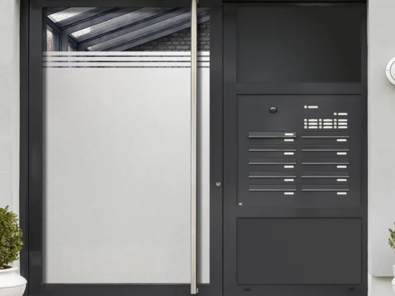 Fensterfolie Streifen 12/1 auf Haustür