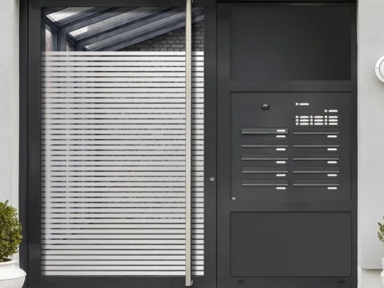 Fensterfolie Streifen 3/1 auf Haustür