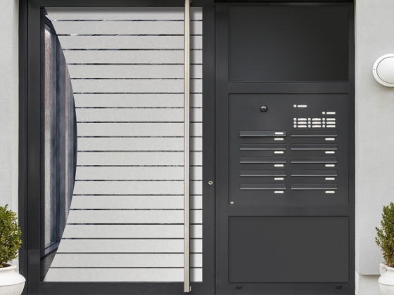 Preview: Fensterfolie Streifenbogen auf Haustür