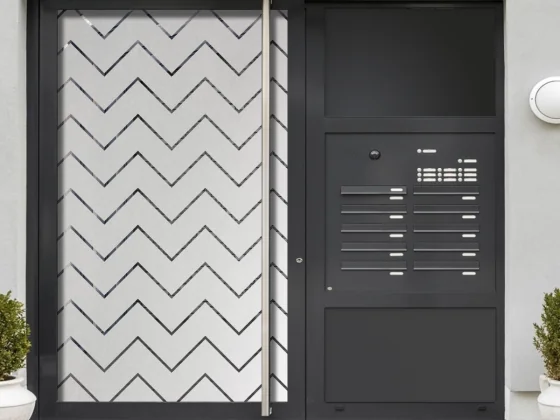 Fensterfolie Zickzackmuster 10/1 auf Haustür