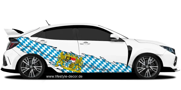 Flagge Bayern als Autoaufkleber auf Fahrzeugseite von hellem Auto