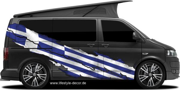 Preview: Autoaufkelber Flagge von Griechenland Preview: Flagge von Griechenland als Autoaufkleber auf Fahrzeugseite von dunklem Campervan