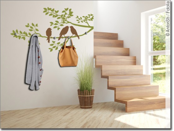 Preview: Garderobensticker Vögel auf Ast Preview: Ast mit Vögeln als dekorative Wandgarderobe im Hausgang