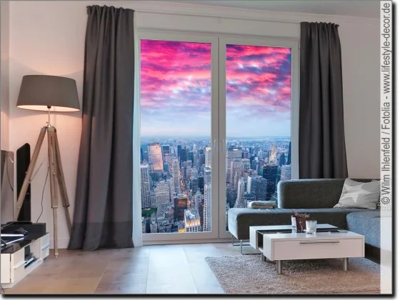 Glasprint mit pinkfarbenen Wolken über Manhattan als blickdichter Sichtschutz