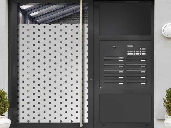 Preview: Glastür Milchglasfolie Punktmuster auf Haustür