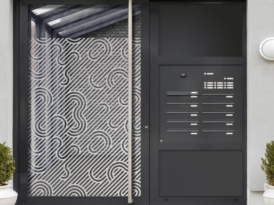 Preview: Glastür Milchglasfolie Schwunglinien auf Haustür