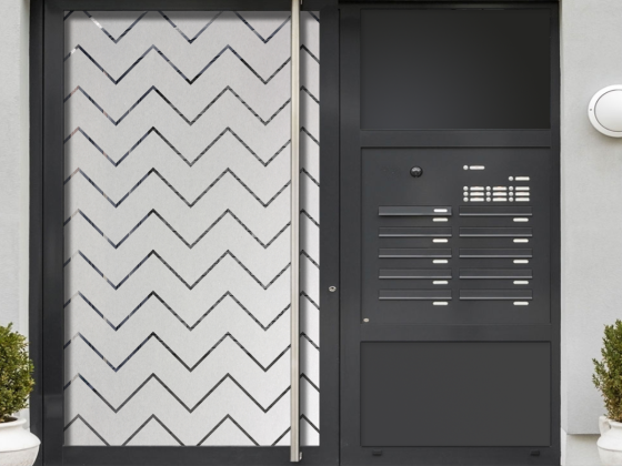 Preview: Glastür Milchglasfolie Zickzackmuster 10/1 auf Haustür