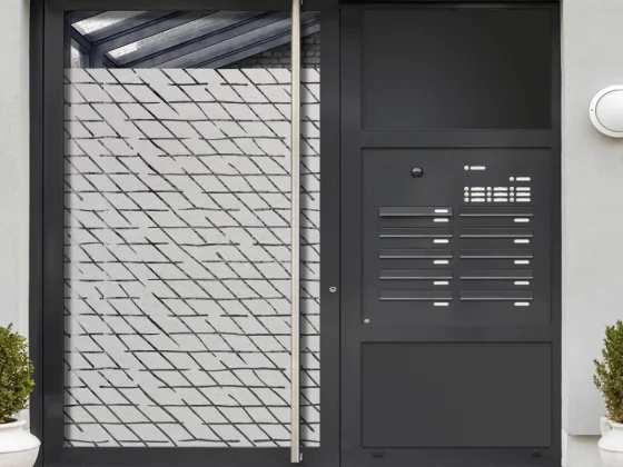 Milchglasfolie Gewerbe Schraffur auf Eingangstür